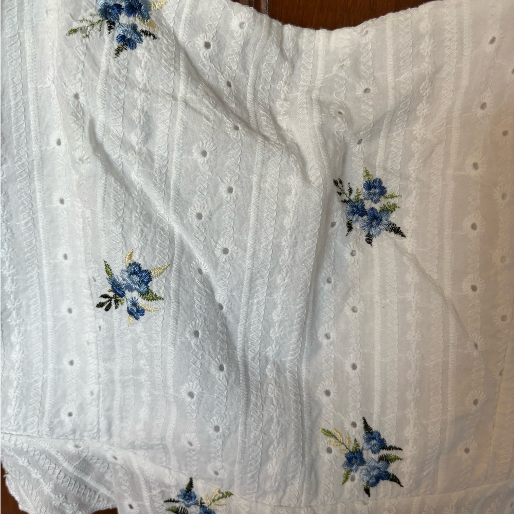 Kirious White Floral Eyelet Ruffle Strap Crop Top Size Medium - Picture 2 of 8